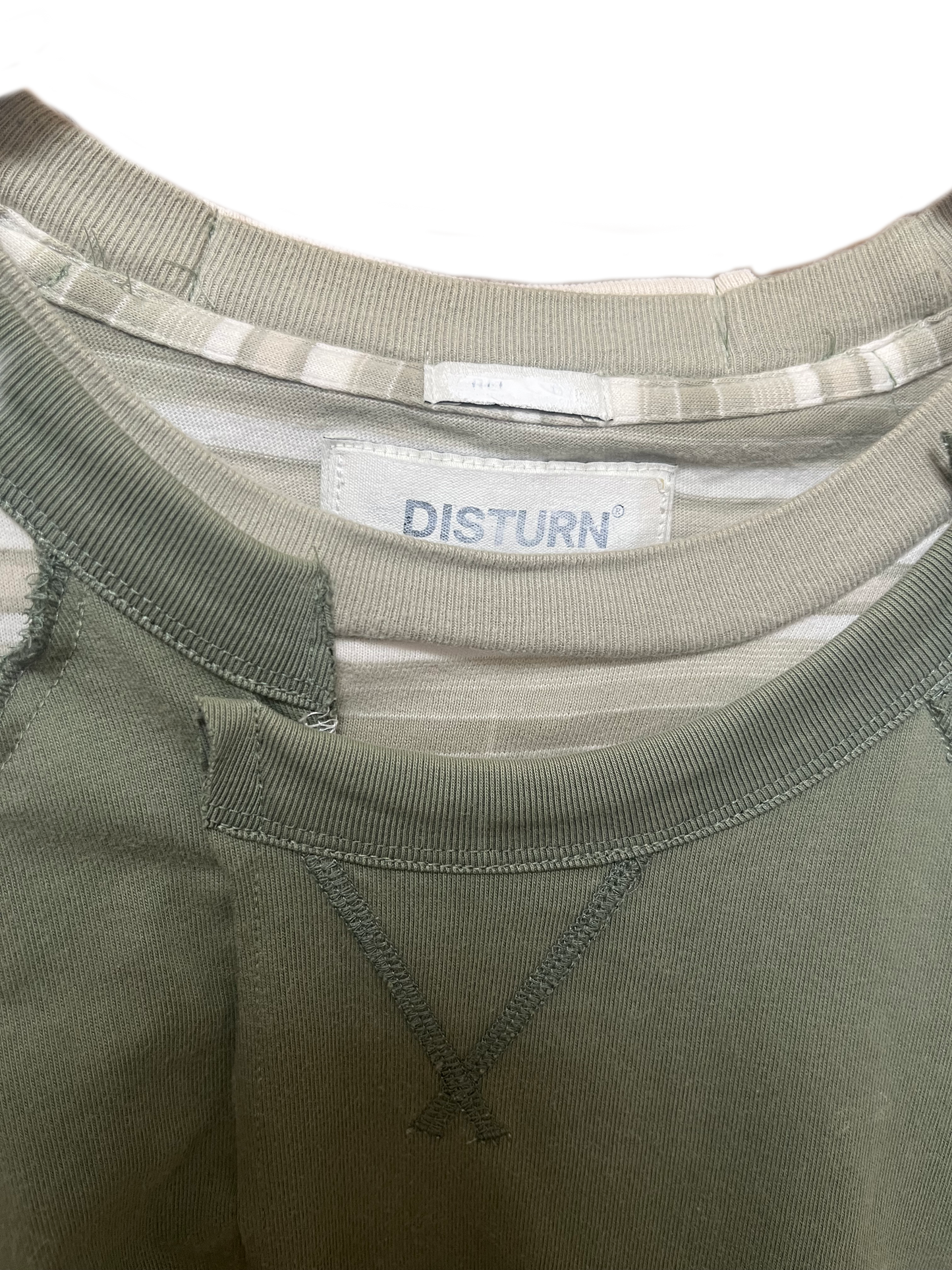 That is+not DISTURN PATCHED BORDER S/S TEE