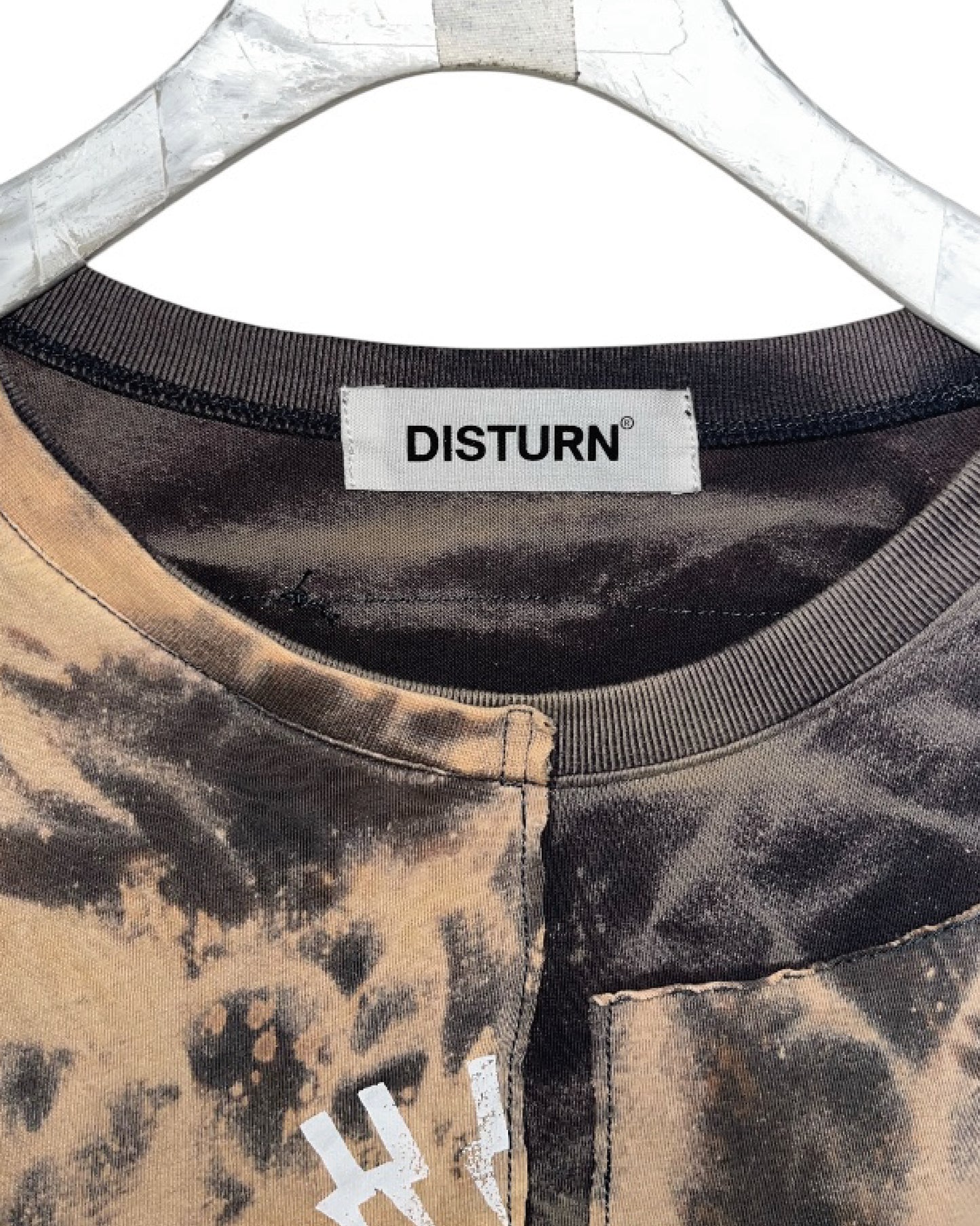 That is+not DISTURN OVERSTITCHED DISCHARGE S/S TEE