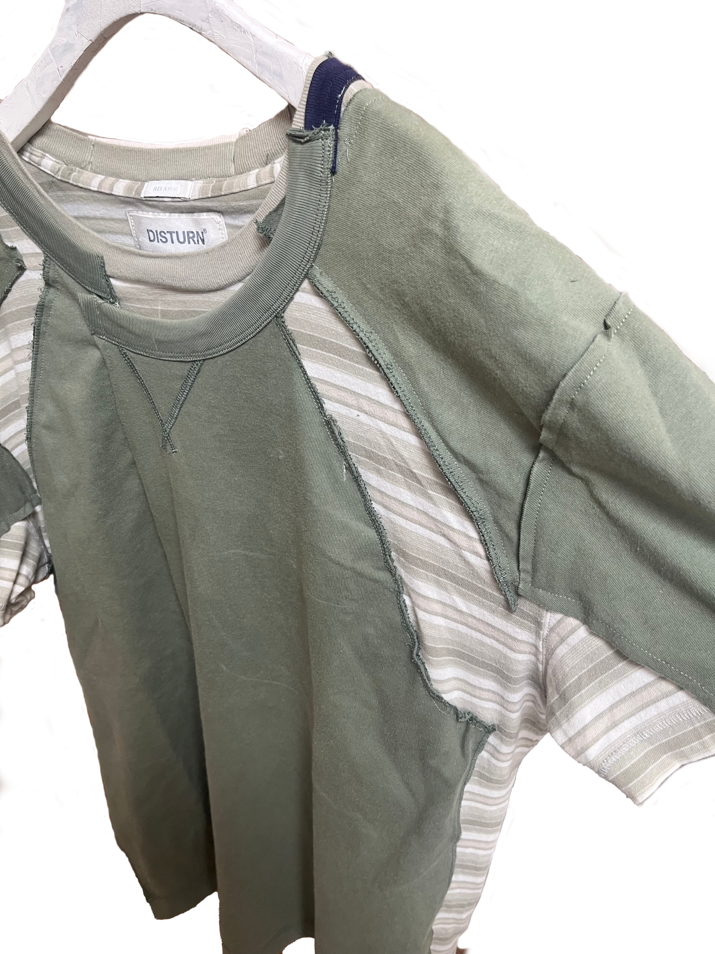 That is+not DISTURN   PATCHED BORDER S/S TEE
