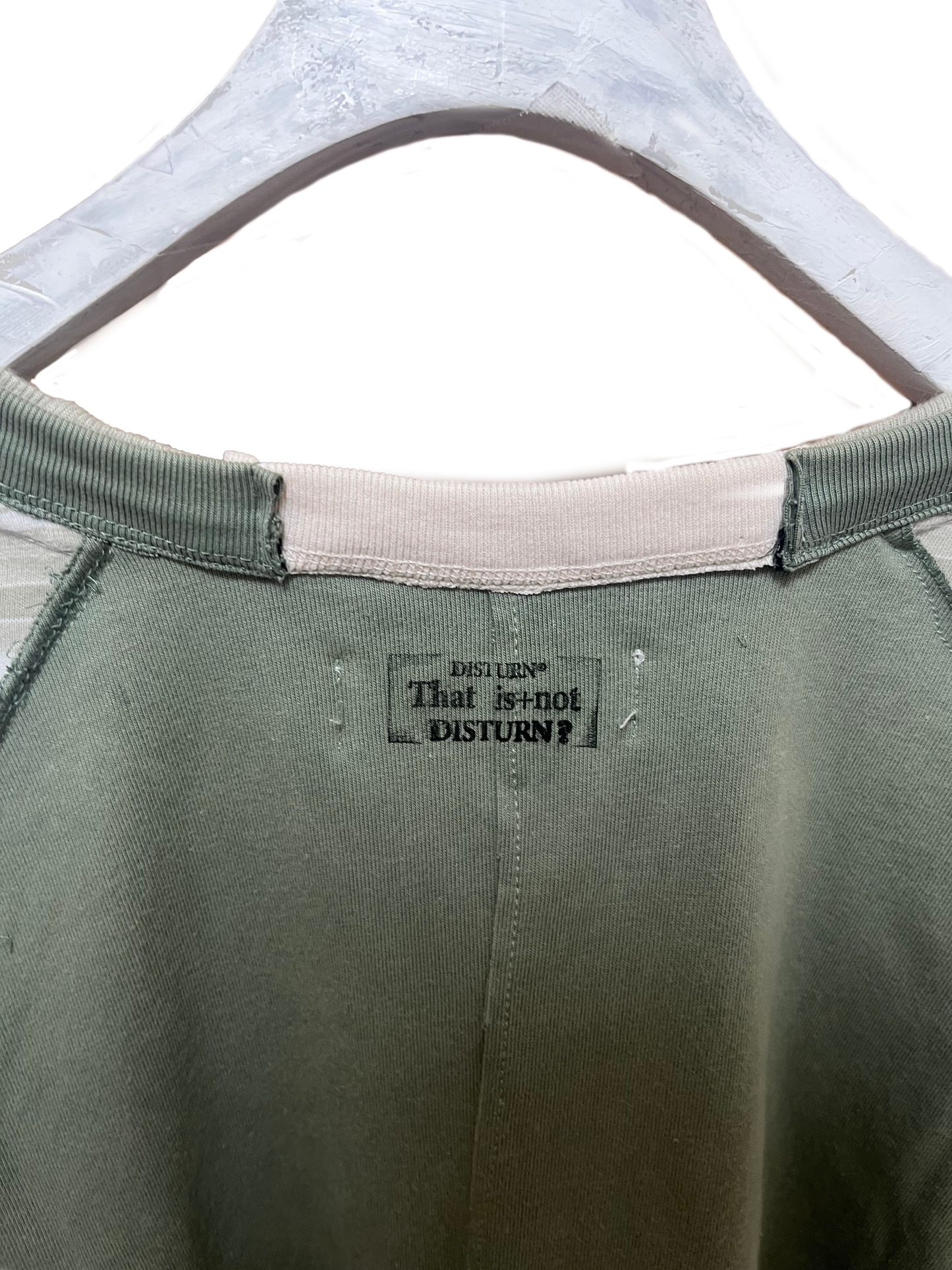 That is+not DISTURN   PATCHED BORDER S/S TEE