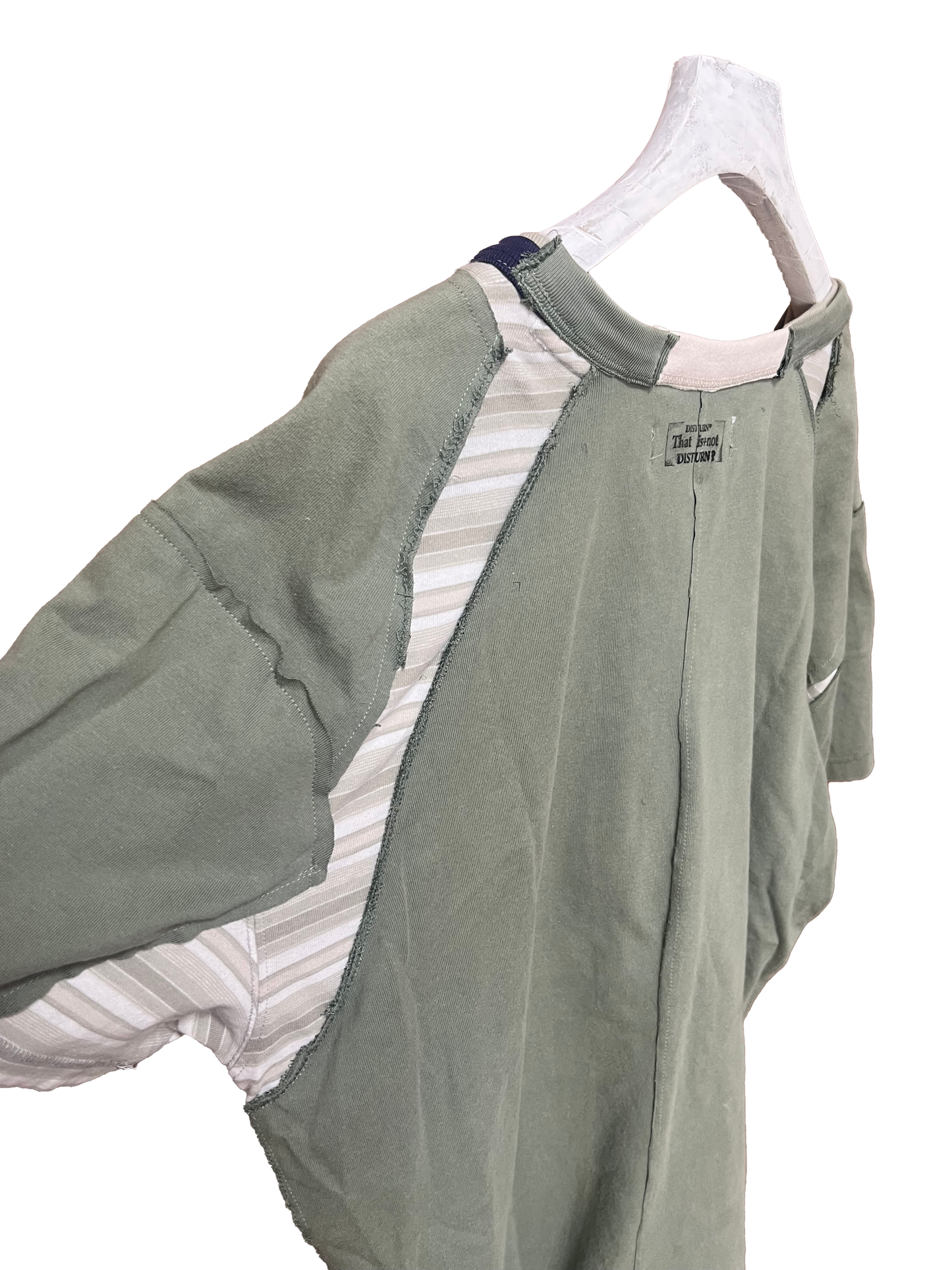 That is+not DISTURN   PATCHED BORDER S/S TEE
