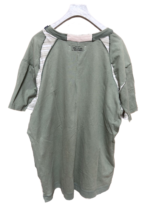 That is+not DISTURN   PATCHED BORDER S/S TEE