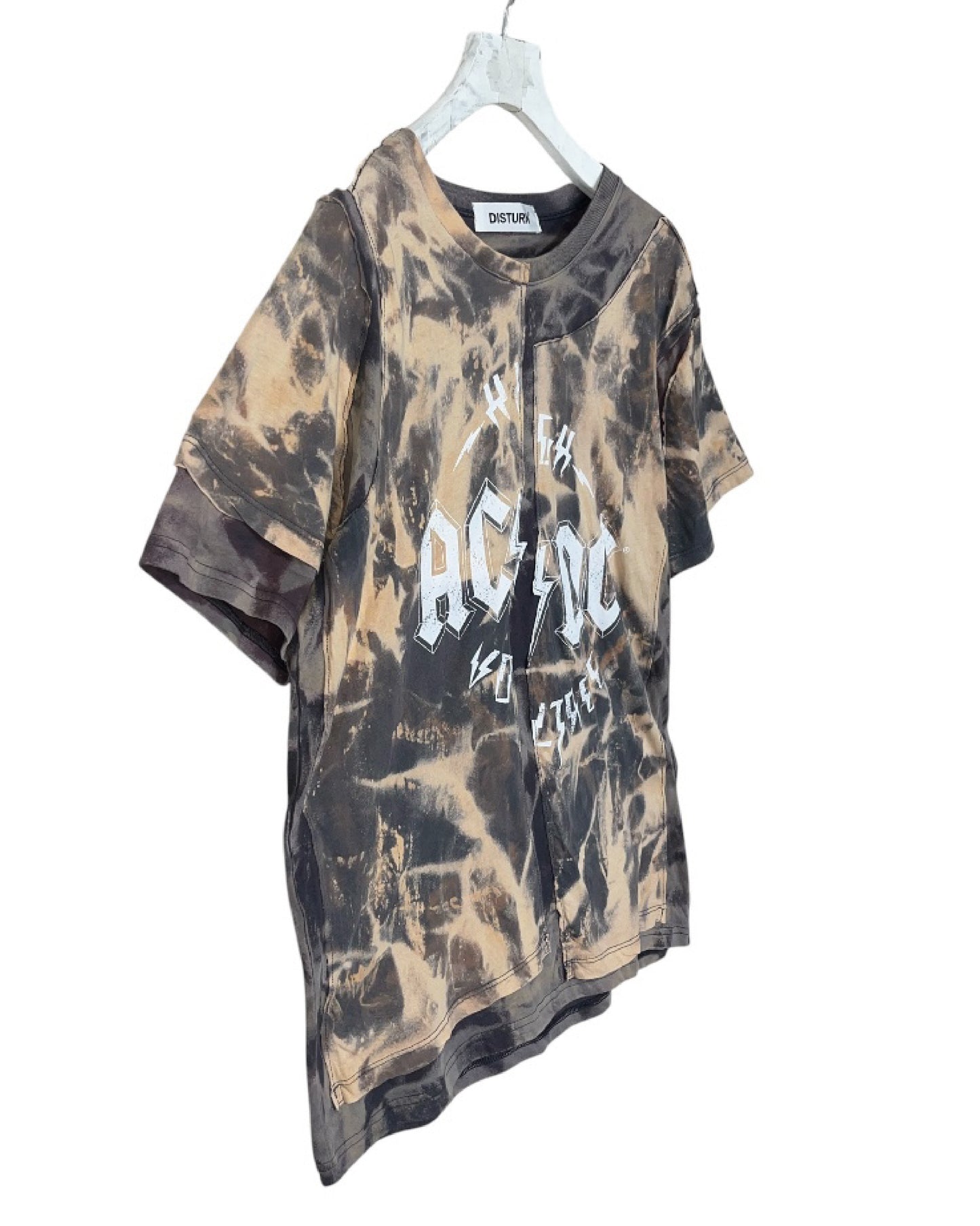 That is+not DISTURN   OVERSTITCHED DISCHARGE S/S TEE