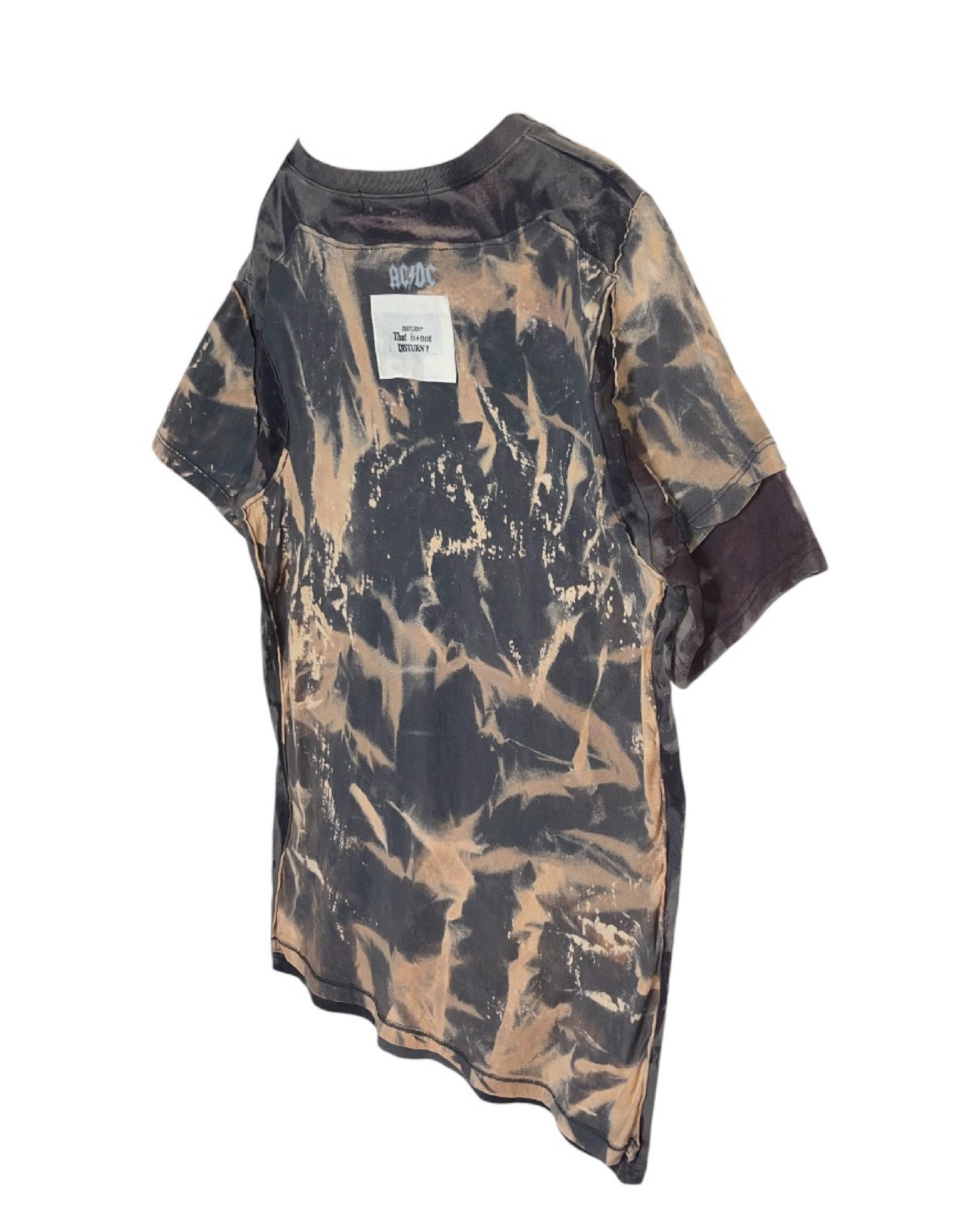 That is+not DISTURN   OVERSTITCHED DISCHARGE S/S TEE