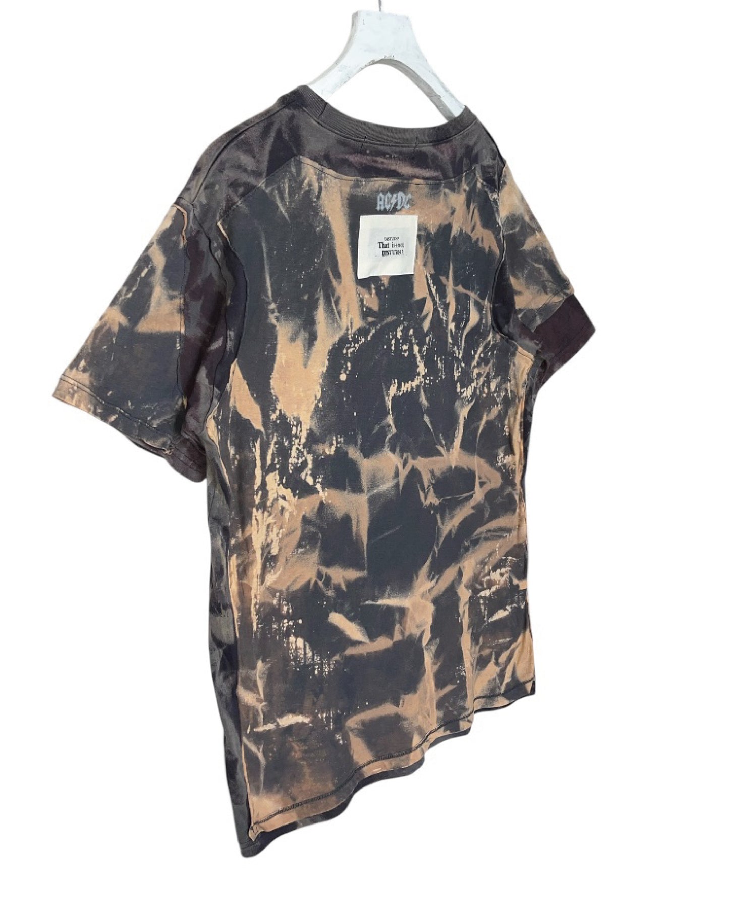 That is+not DISTURN   OVERSTITCHED DISCHARGE S/S TEE