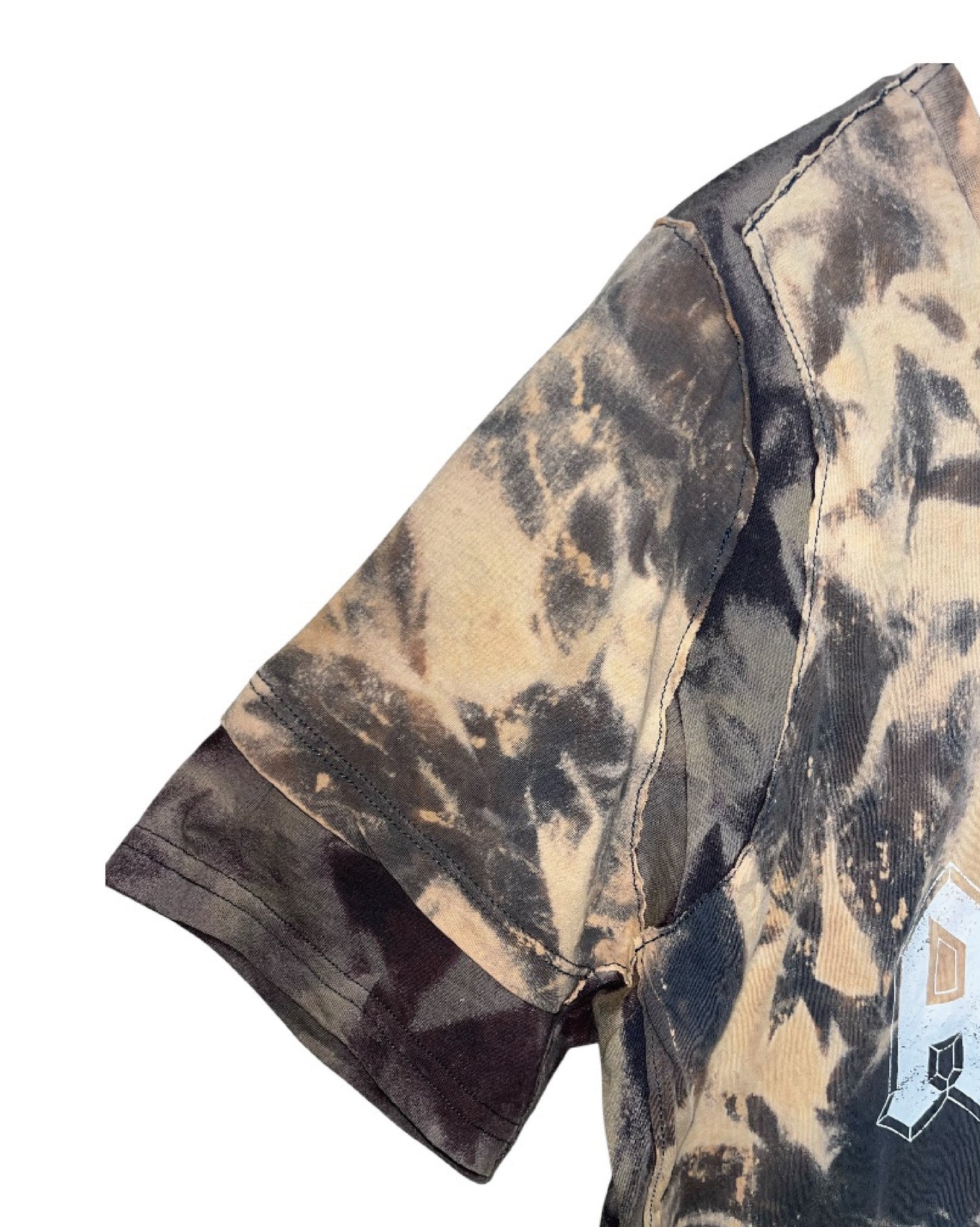 That is+not DISTURN   OVERSTITCHED DISCHARGE S/S TEE