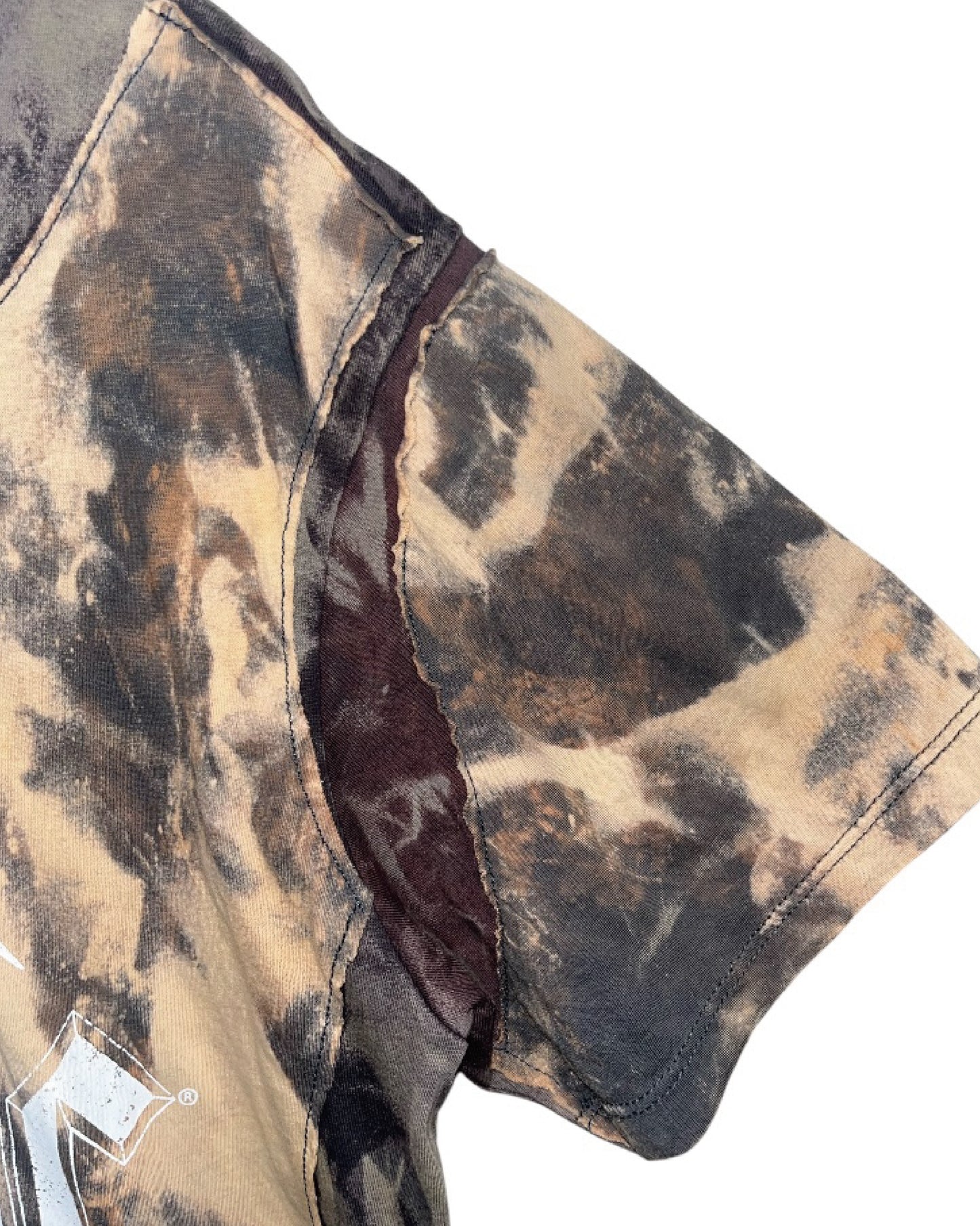 That is+not DISTURN   OVERSTITCHED DISCHARGE S/S TEE