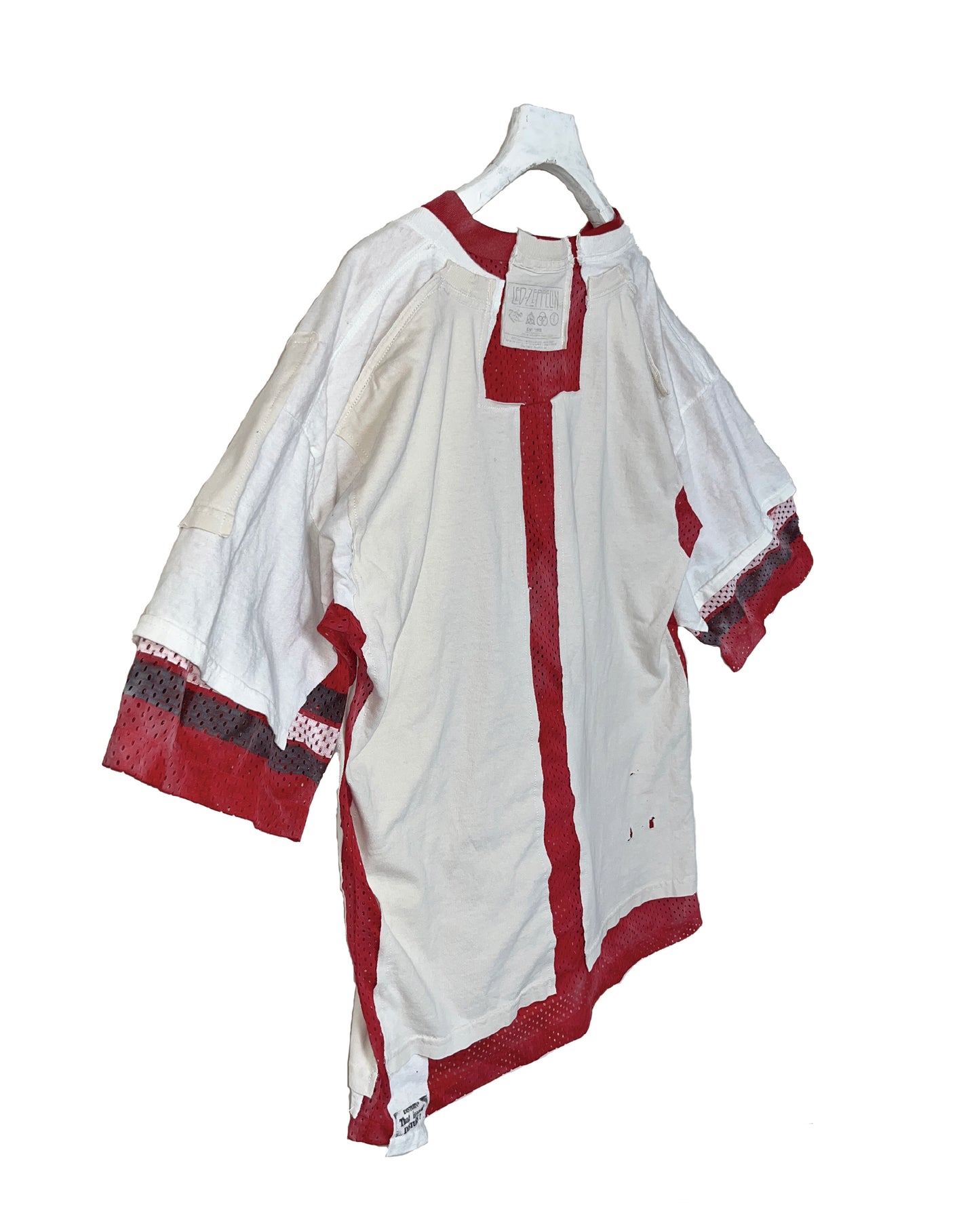 THAT IS+NOT DISTURN.  REMAKE MESH COMBI RED S/S TEE