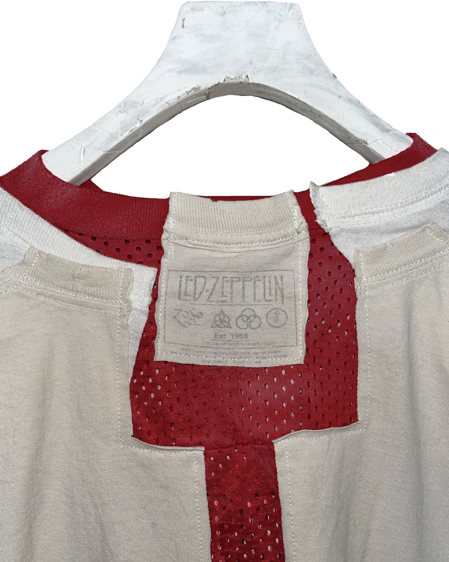 THAT IS+NOT DISTURN.  REMAKE MESH COMBI RED S/S TEE