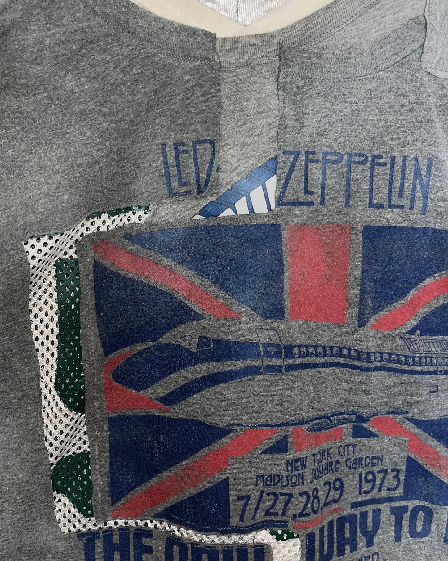 THAT IS+NOT DISTURN.  REMAKE MESH COMBI GRAY S/S TEE