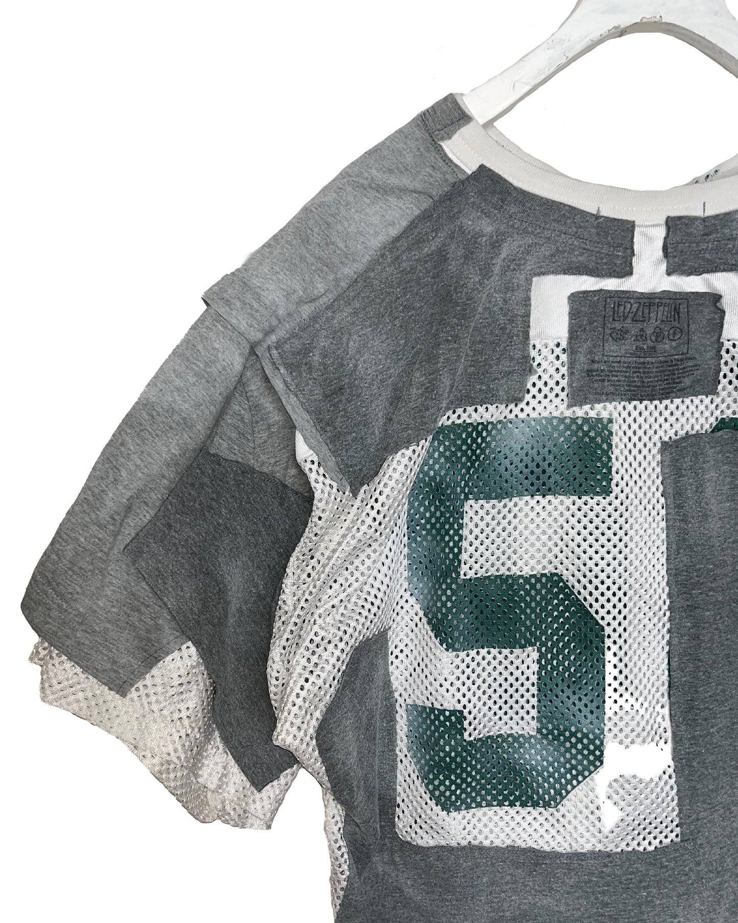 THAT IS+NOT DISTURN.  REMAKE MESH COMBI GRAY S/S TEE