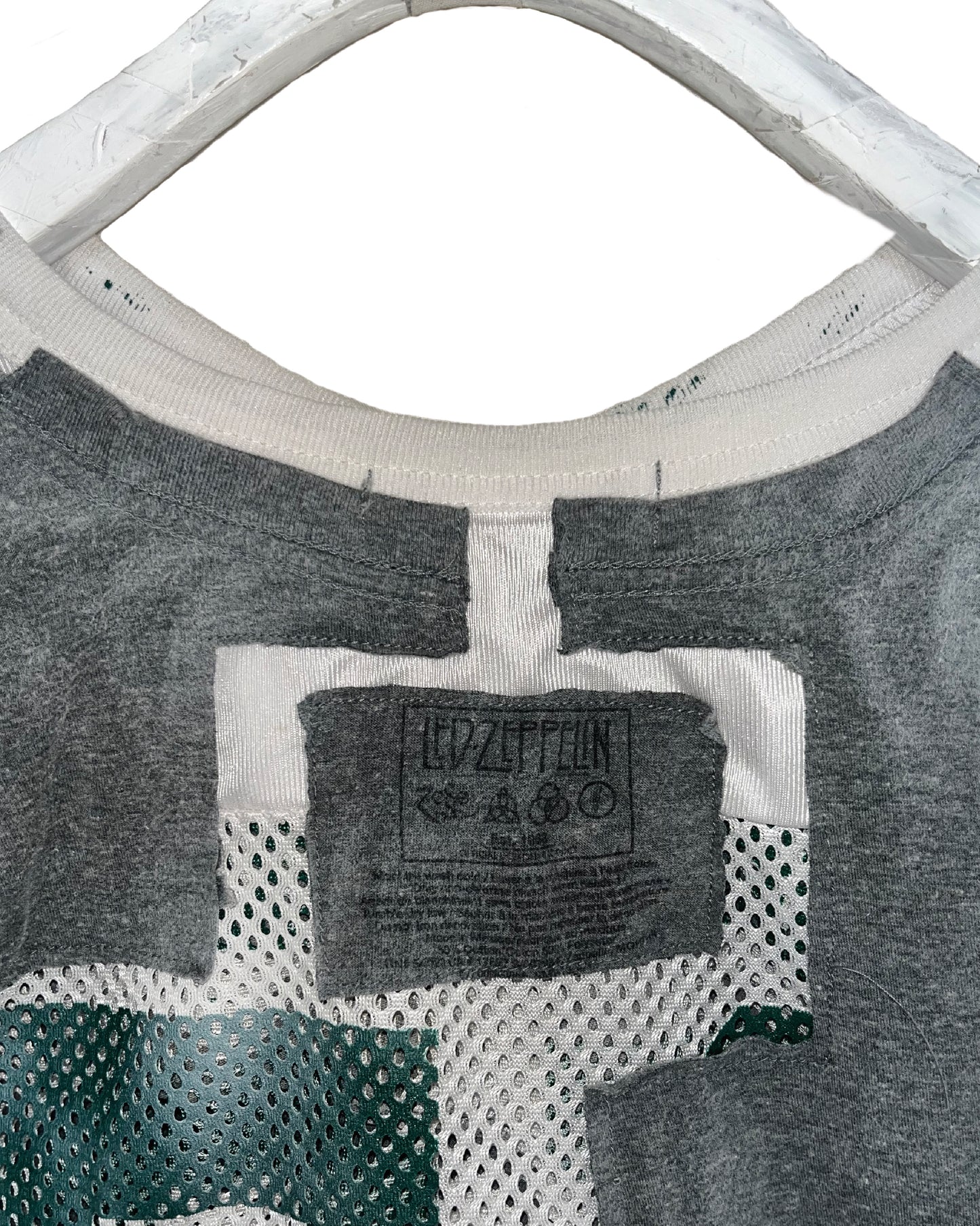 THAT IS+NOT DISTURN.  REMAKE MESH COMBI GRAY S/S TEE